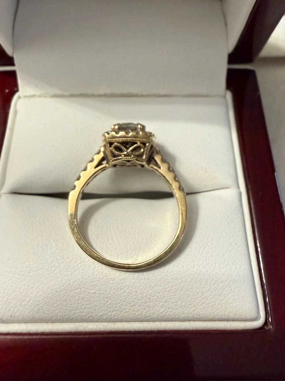 Ladies Halo Diamond Engagement Ring